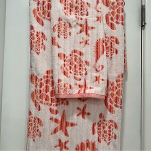 Bath towel set, 2 bath towels, 1 hand towel. Beautiful coral/pink/white.